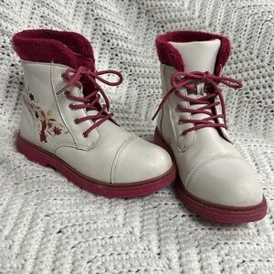 SUPER CUTE Disney FROZEN II Lace Up Ankle Boots, White & Pink, Girls'  size 4